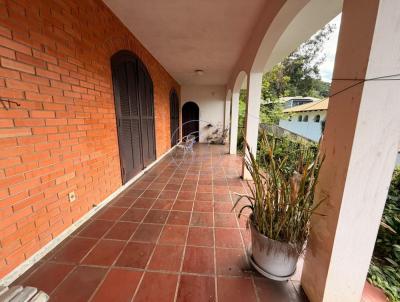 Casa para Venda, em Joinville, bairro Sagua�u, 3 dormit�rios, 4 banheiros, 1 su�te, 4 vagas